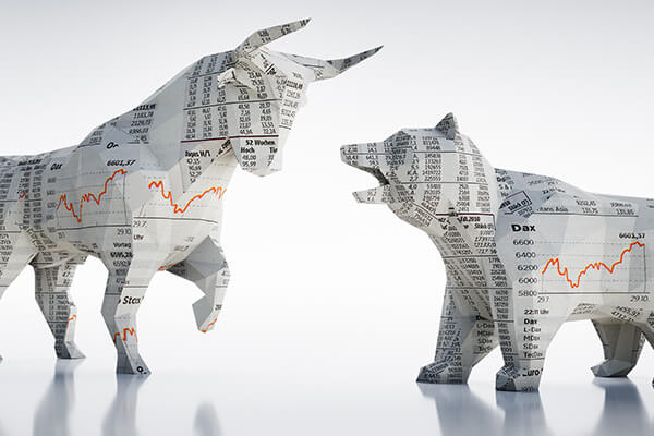 Bulle und Bär mit Aktienkursen